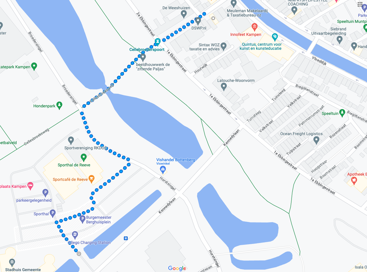 Kaart van Kampen met routeaanduiding en lokale bedrijven.