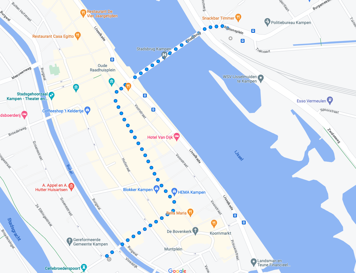 Kaart van stadscentrum Kampen met route en iconen.